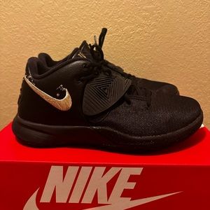 Kyrie Flytrap 3 “Metallic Gold/ Black”